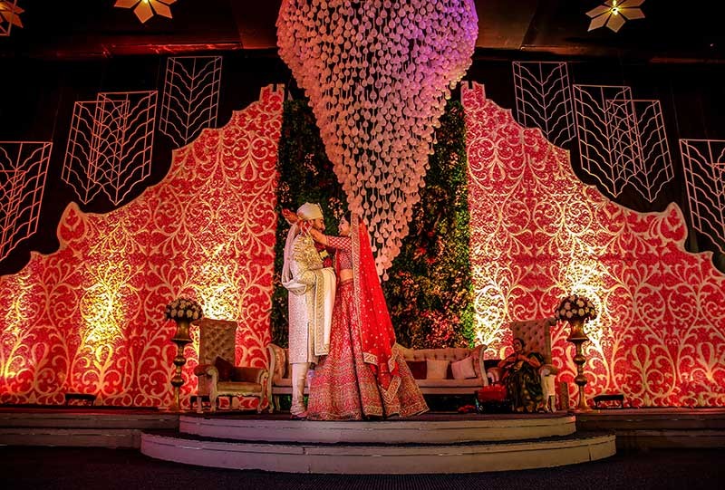 Elaborately lit wedding mandap at Priyansh and Priyanka's celebration