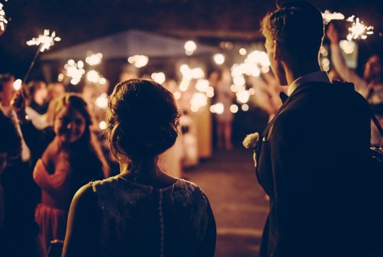 How to surprise your bride on the wedding day?