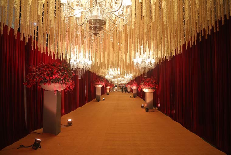 The bold combination of red and gold!