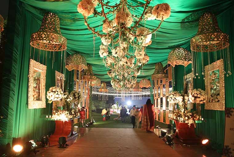 #GoGreen: Decking up a glamorous Reception with all things Green
