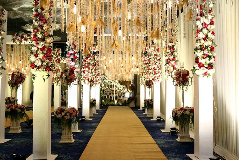 A Dreamy Garden Wedding with the Most Spellbinding Décor