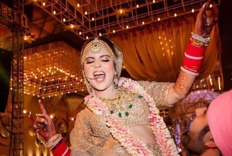 Fun Things Brides Can do while waiting for the Baraat