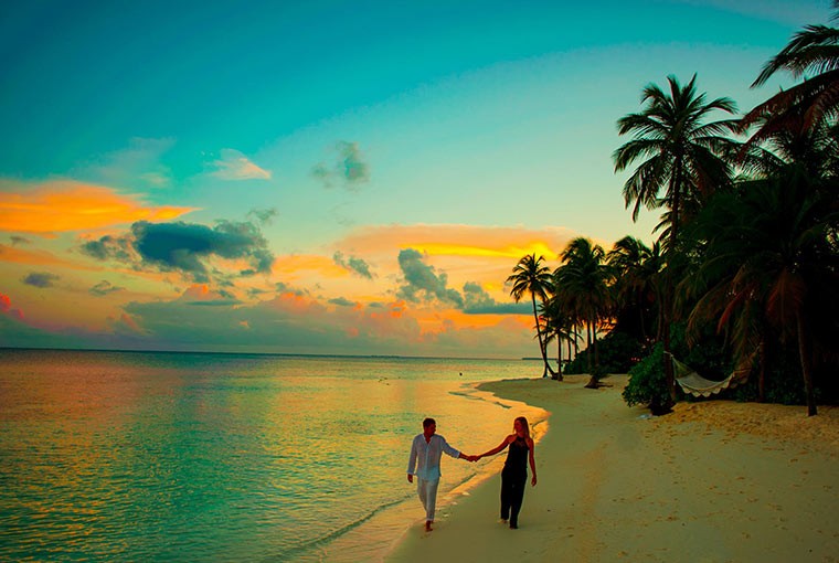 How to share your Honeymoon Diaries on social media?