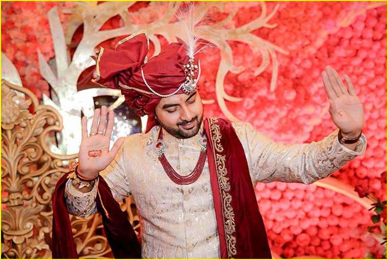 How should grooms take care of their look for the wedding day?