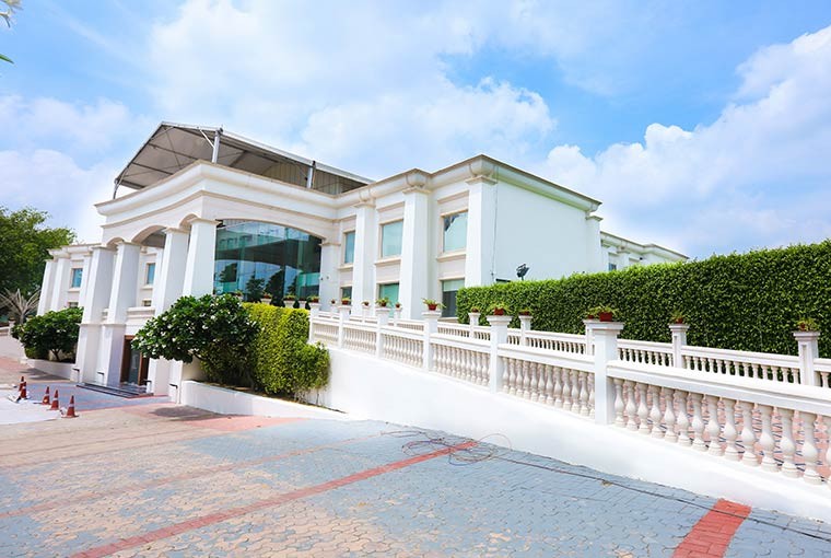 Why are people getting inclined towards Residential Weddings?