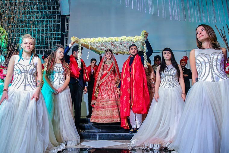 Amazing Photography ideas to glam up your wedding album