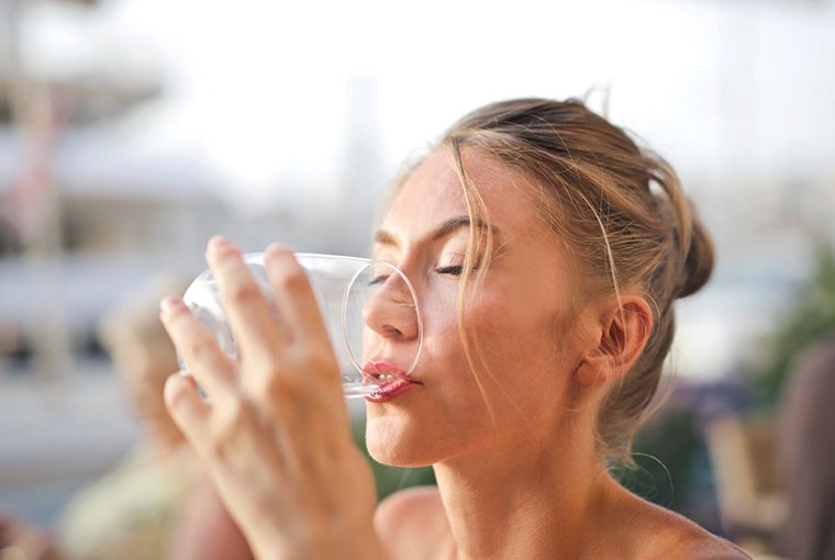 Why is it necessary to stay hydrated on your wedding day?