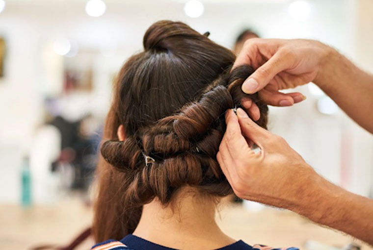 Mistakes your hairstylist doesn’t want you to make on your wedding functions!