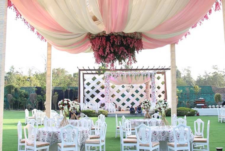 Bookmark This For Stunning Décor Ideas For Your Summer Weddings