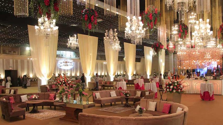 Ask These Questions Before Signing the Contract With a Wedding Venue
