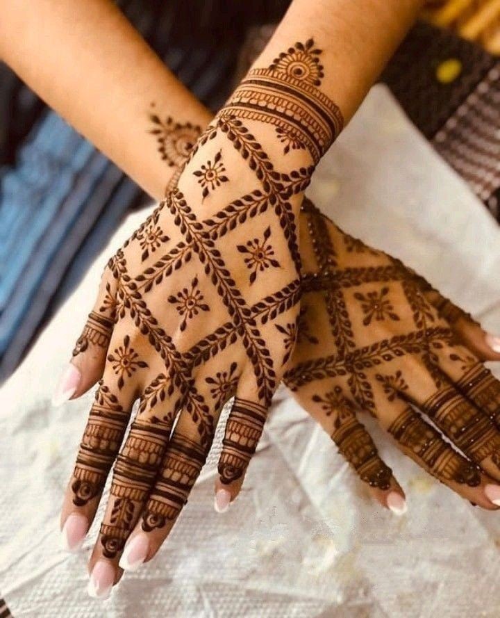 Criss-Cross Net with Leaf Accents mehndi design