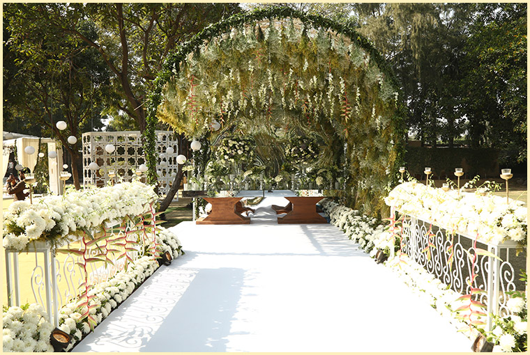 Summer Wedding venues stage decor