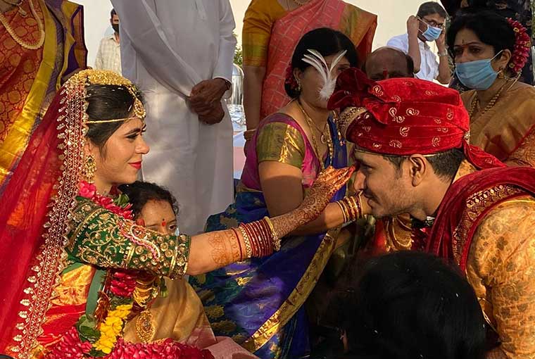 elugu Actor Nikhil Siddharth gets hitched to Pallavi Varma amidst lockdown