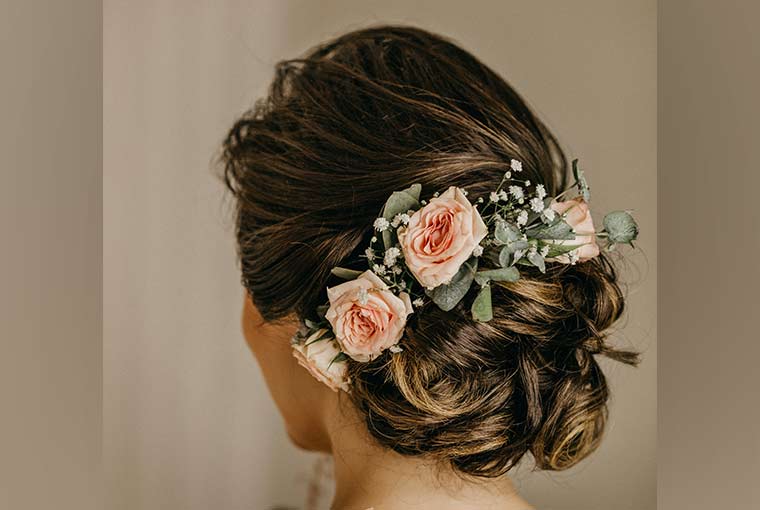 17+ Trendiest Hairdos to Glam Up Your Wedding Reception Look | WeddingBazaar