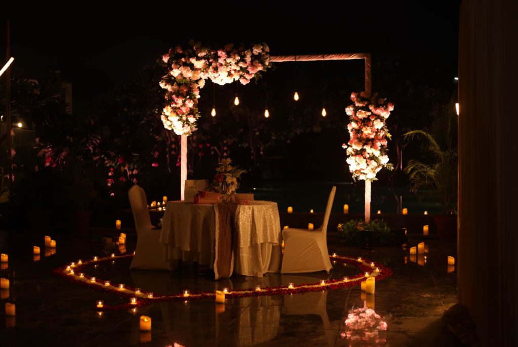 Romantic-Candlelight-Dinner-Decor-FNP-Venues