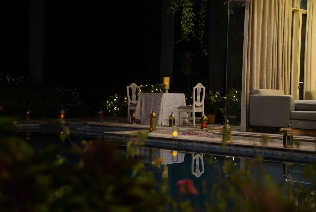 pool-side-dinner-decor-fnp-venues