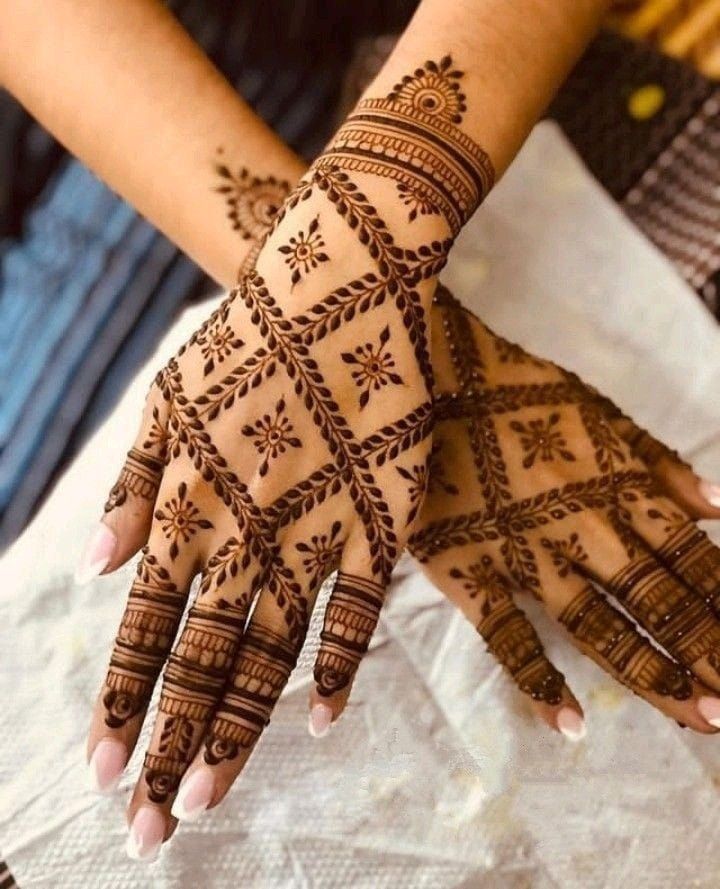 Criss-Cross Net with Leaf Accents mehndi design