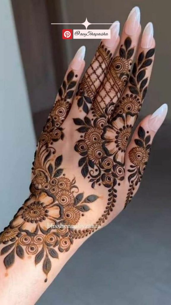 Floral Focus mehndi design