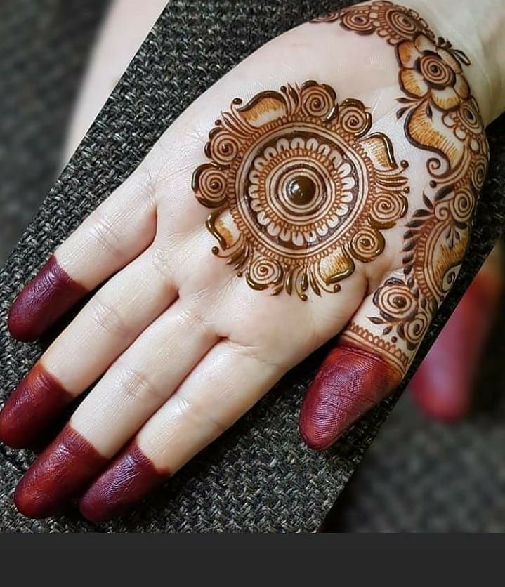 Minimal Mandala on Palm mehndi design