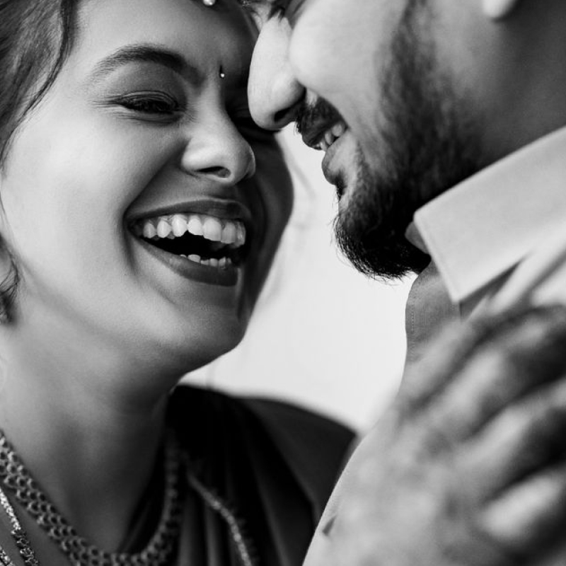 laughing couples idea photoshoot