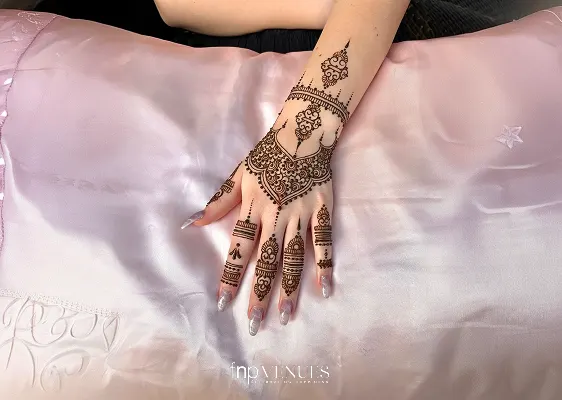 Linear Art That Isn't Real mehandi design
