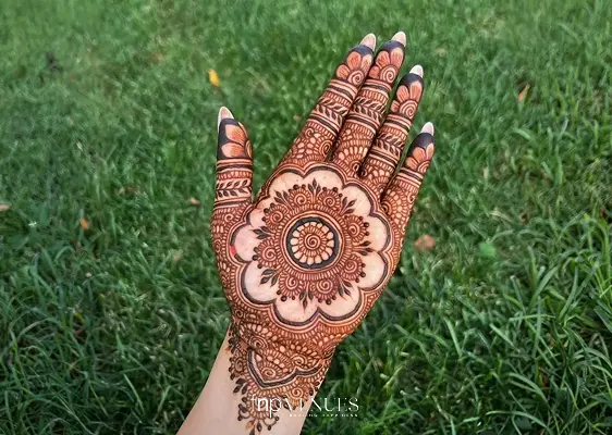 The Bold Sun Motif mehandi design