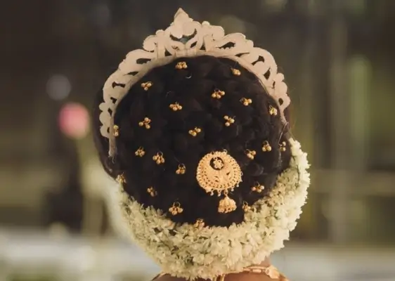 The Bengali Mukut Style juda style